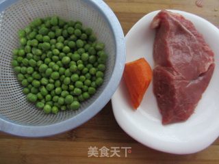 豌豆炒牛肉粒的做法步骤：1