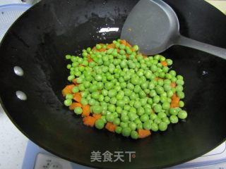 豌豆炒牛肉粒的做法步骤：9