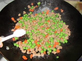豌豆炒牛肉粒的做法步骤：11
