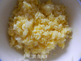 多彩蛋炒饭的做法步骤：2