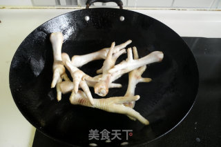 凤爪烧豆腐结的做法步骤：4
