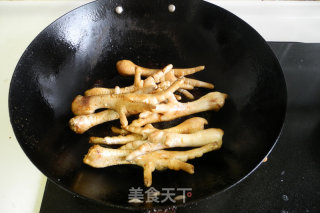 凤爪烧豆腐结的做法步骤：5