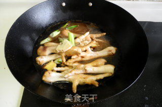 凤爪烧豆腐结的做法步骤：6