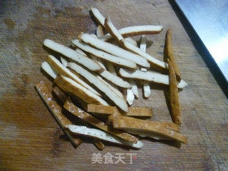 榨菜香干炒甜豆的做法步骤：2