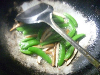 榨菜香干炒甜豆的做法步骤：5