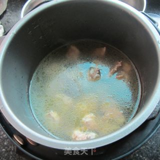 老鸭炖香菇的做法步骤：6