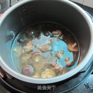 老鸭炖香菇的做法步骤：14