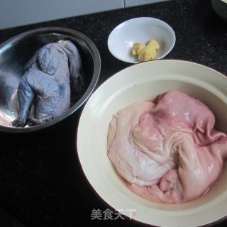 猪肚鸡---辅乳期汤煲的做法步骤：1