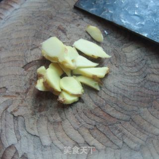 猪肚鸡---辅乳期汤煲的做法步骤：2