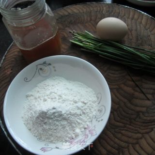 韭菜鸡蛋煎饼的做法步骤：1