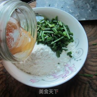 韭菜鸡蛋煎饼的做法步骤：4