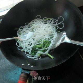 空心菜炒粉的做法步骤：7