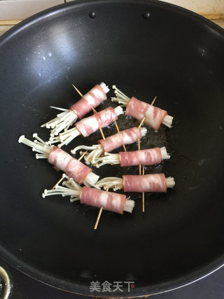 培根金针菇卷的做法步骤：5