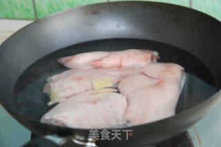 手抓猪蹄的做法步骤：2