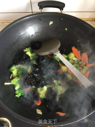 素炒西兰花的做法步骤：7