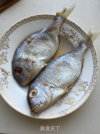红烧海鲫鱼的做法步骤：1