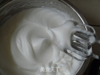 剪纸蛋糕----剪一个窗花贴上蛋糕的做法步骤：3