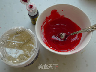 剪纸蛋糕----剪一个窗花贴上蛋糕的做法步骤：9