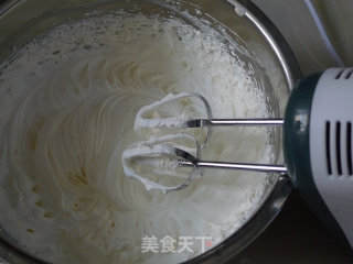 剪纸蛋糕----剪一个窗花贴上蛋糕的做法步骤：11