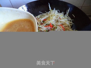 鲜冬菇炒银芽的做法步骤：7