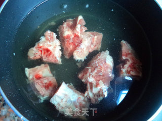 西洋菜骨头汤的做法步骤：2