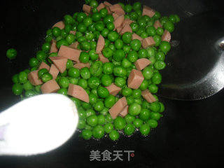 火腿肠炒青豆的做法步骤：4