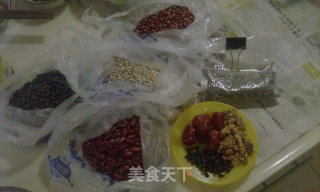 八宝粗粮蒸排骨的做法步骤：1