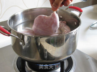 卤兔腿的做法步骤：2