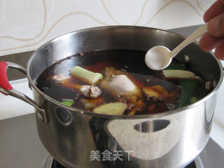 卤兔腿的做法步骤：11
