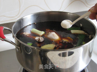 卤兔腿的做法步骤：12