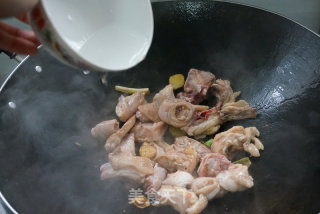药膳鸡煲的做法步骤：8