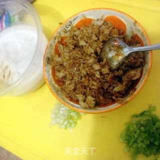 酱油炒饭的做法步骤：2