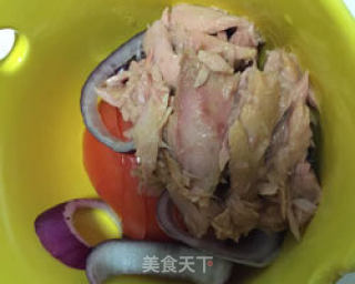 凯撒蔬菜金枪鱼沙拉的做法步骤：3