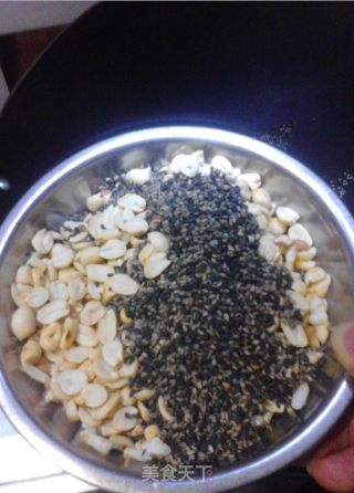花生芝麻糖——花生炒米糖的做法步骤：4