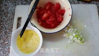 西红柿炒鸡蛋盖饭的做法步骤：3
