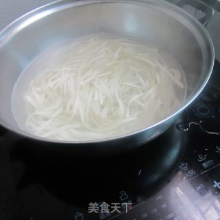 简单拌匀---鱼香川味酱拌面的做法步骤：5