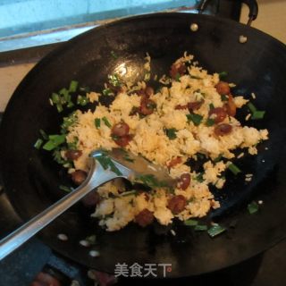 油咖喱腊肠蒜炒饭的做法步骤：9