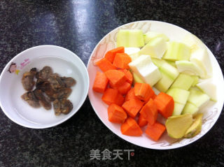 木瓜蚝干猪尾骨汤的做法步骤：2