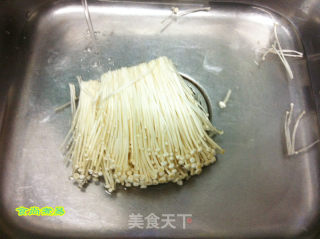 上汤金针菇的做法步骤：2