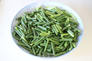 蒜苔炒腊肉的做法步骤：1
