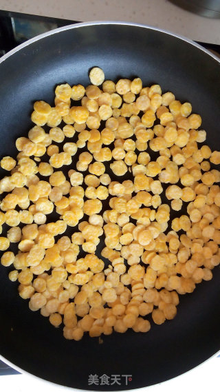 自制零食——椒盐玉米小锅巴的做法步骤：4