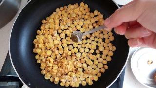 自制零食——椒盐玉米小锅巴的做法步骤：5