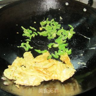 鸡蛋豆腐丁炒饭的做法步骤：6