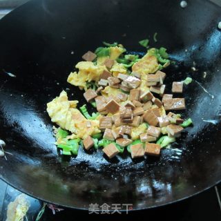 鸡蛋豆腐丁炒饭的做法步骤：8