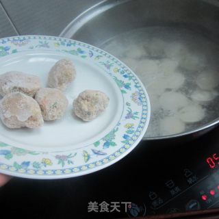 肉丸馄炖汤的做法步骤：4