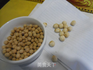莲子豆浆的做法步骤：1