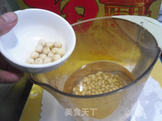 莲子豆浆的做法步骤：4