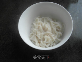 沙拉热拌面的做法步骤：4