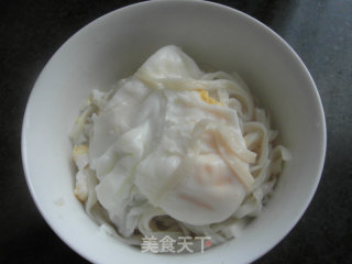 沙拉热拌面的做法步骤：5