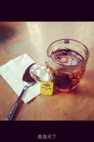 超级简单三步贵妇人丝滑红午奶茶（红茶伴奶茶）的做法步骤：2